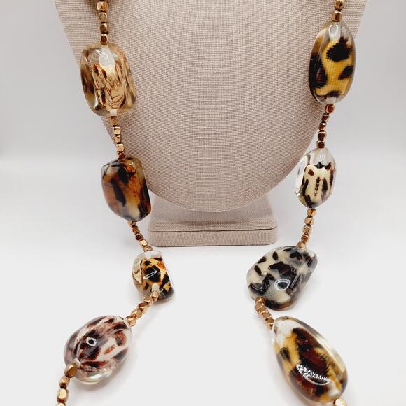 Chico’s Animal Print Lucite Beaded Necklace 24” Gold Tone NWT - Picture 7 of 10